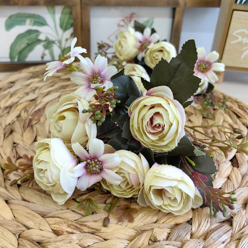 Искусственные цветы в Нижнекамске | Цветы искусственные «Камелии с мелкоцветом», сиренево-молочные, букет